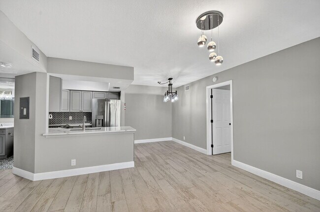 Building Photo - 4707 Lucerne Lakes Blvd E
