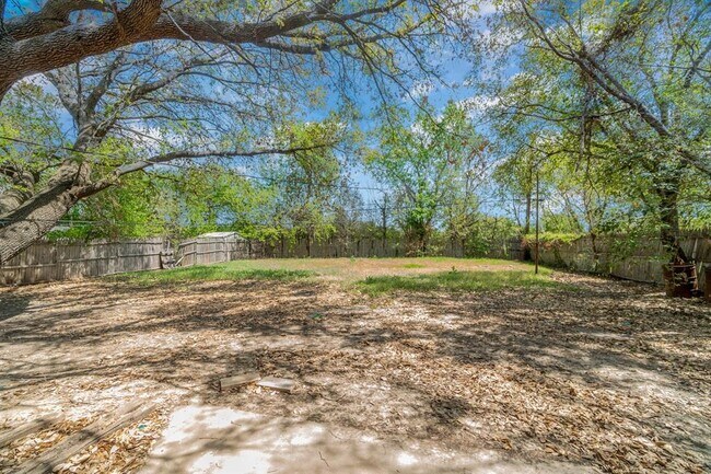 Building Photo - 405 Steeple Ridge Rd