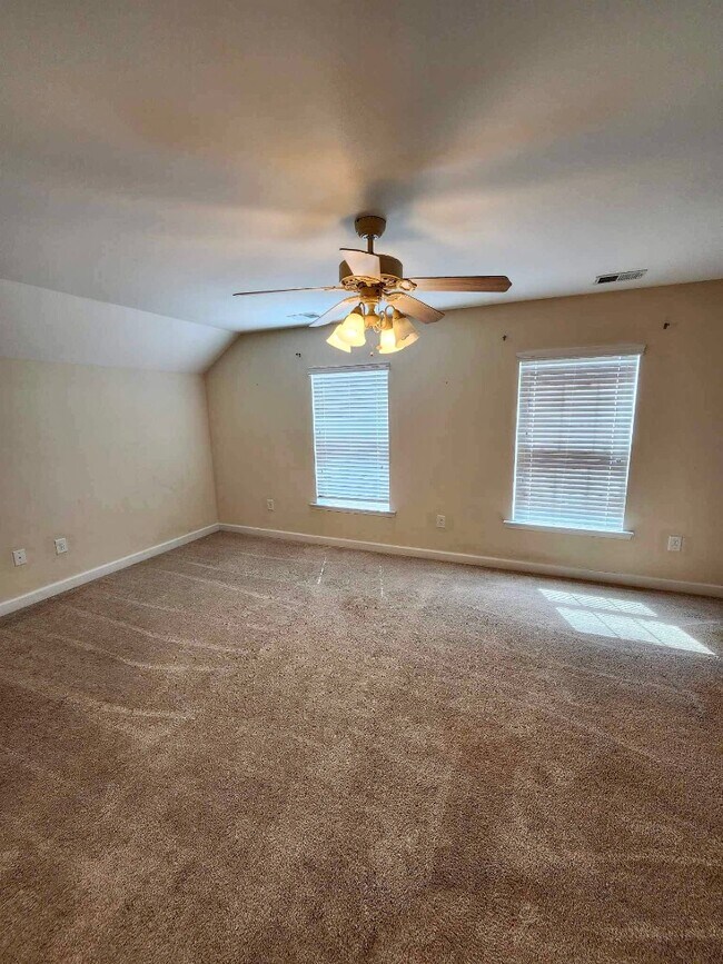 Building Photo - 909 Looking Glass Ct