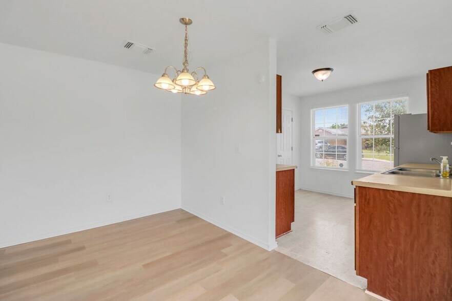 Building Photo - 11247 Dublin Trace