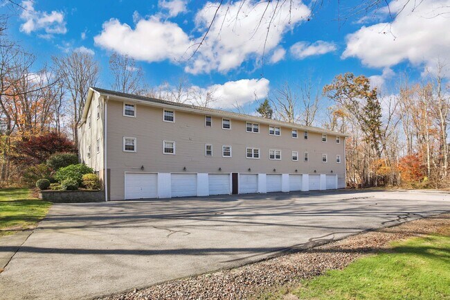 Building Photo - Andover, CT- One bedroom one bath apt in a...