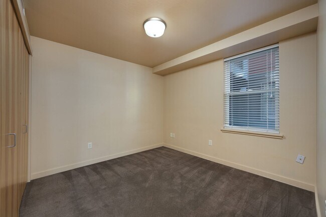 Building Photo - 228 S Cottonwood, Unit #110