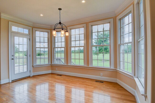 Building Photo - BEAUTIFUL HOME FOR RENT SOUTH CHESAPEAKE!