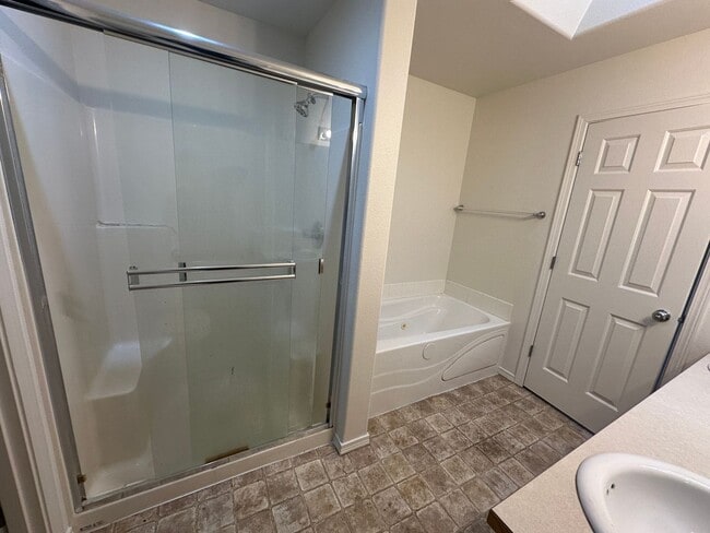 Building Photo - MOVE IN SPECIAL! Spacious 2 bed/2.5 bath with bonus room townhome off Road 68