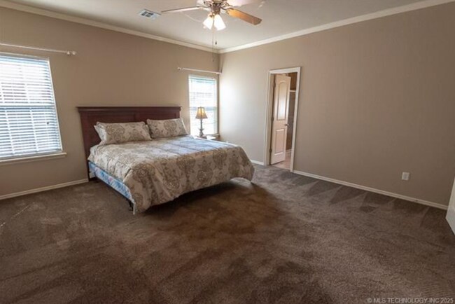 Building Photo - 5 Bedroom Home In Broken Arrow