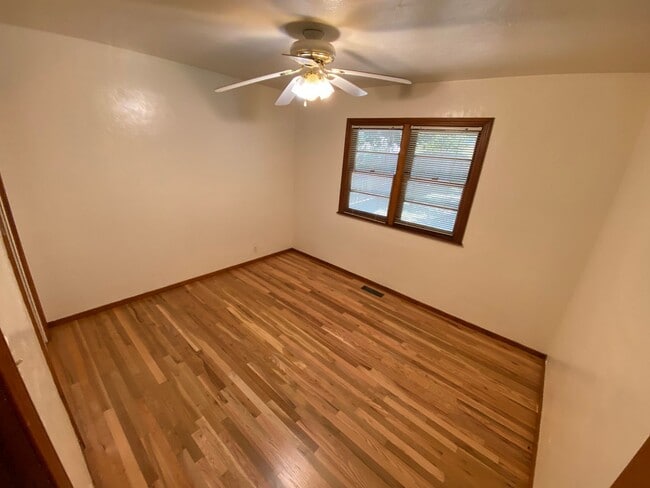 Building Photo - Crestview Three Bedroom House with Garage