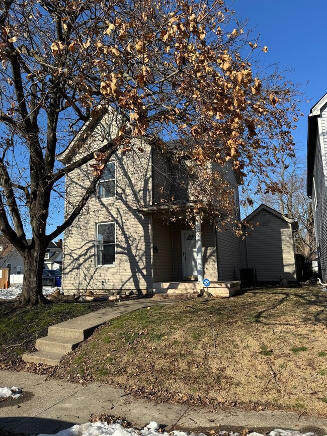 Building Photo - 2 Bedroom home with garage for Rent