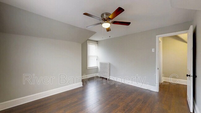 Building Photo - 702 Parry Ave