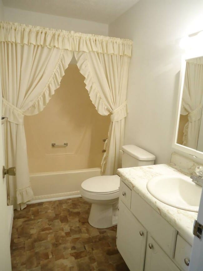 Building Photo - 146 Hackberry Dr