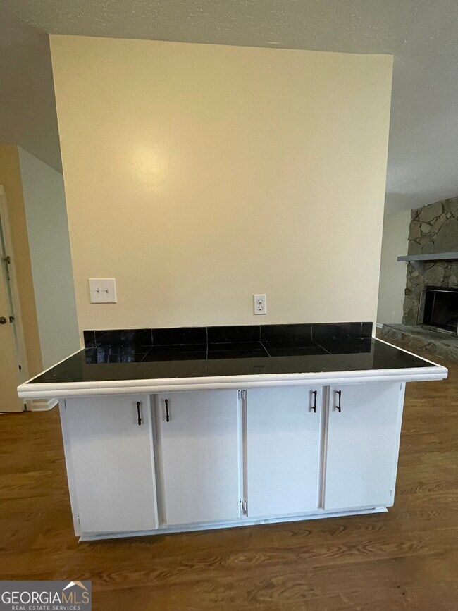 Building Photo - 2596 Woodland Dr NW