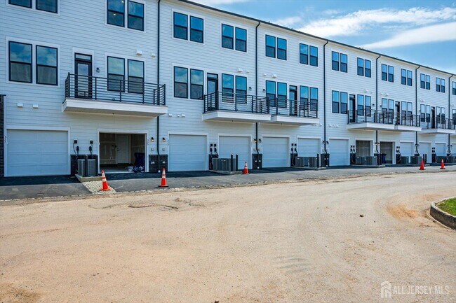 Building Photo - 323 Sadie Cir