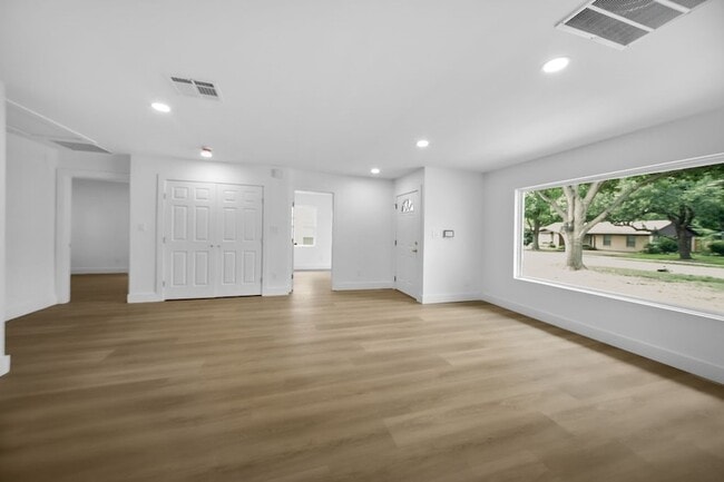 Building Photo - 1616 Nantucket Dr