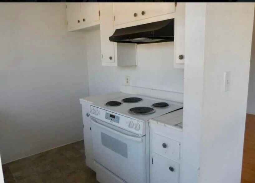 Building Photo - 1331 Pinetree Dr