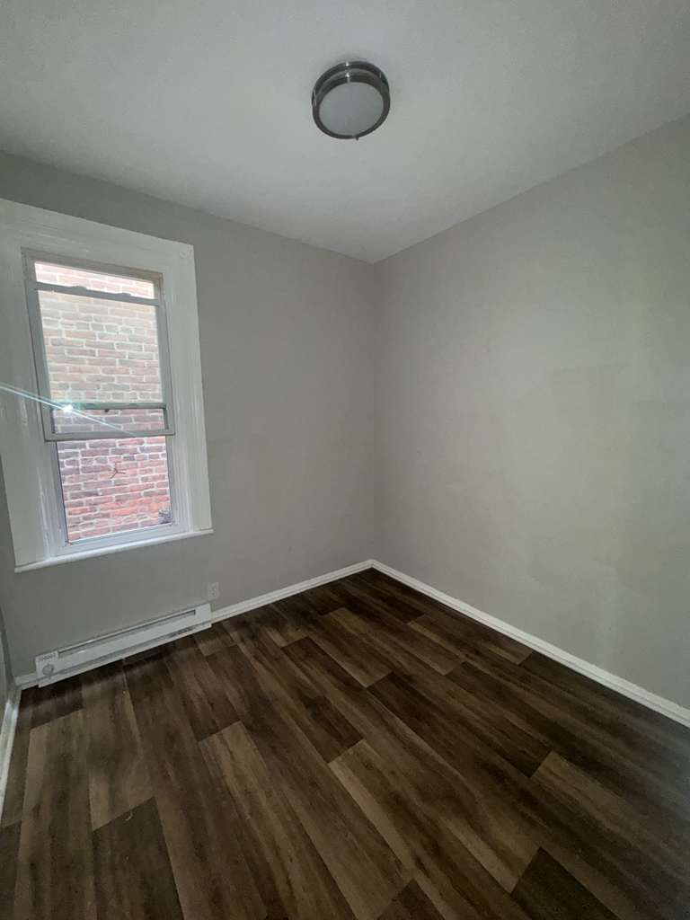 Building Photo - 427 1st St