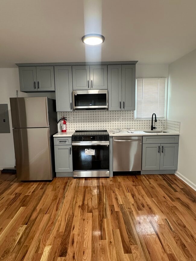 Building Photo - 15 Church St