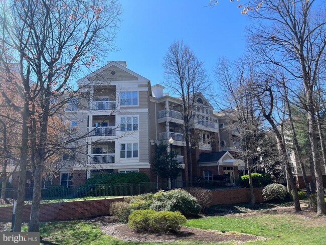 Building Photo - 2204 Westcourt Ln