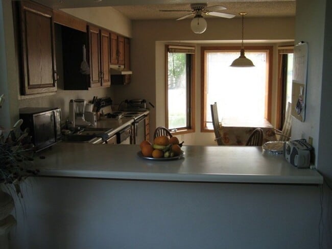 Building Photo - 2132 Plaen View Dr