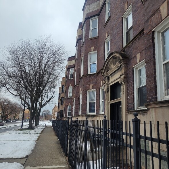 Building Photo - 5213 S Indiana Ave