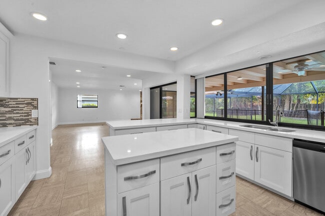 Building Photo - 6878 Entrada Pl