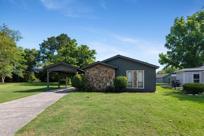 Building Photo - 4410 Goshen Lake Dr S