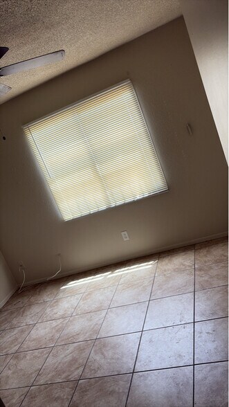 Building Photo - 5419 W Sheena Dr