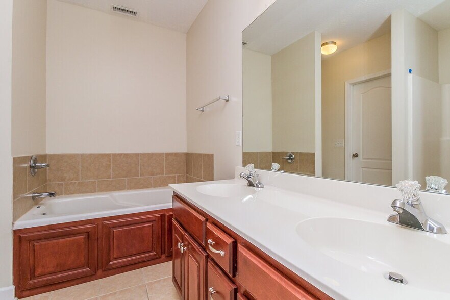 Building Photo - 3310 Hamberton Cir