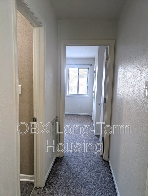 Building Photo - 207 Pine Grove Trail