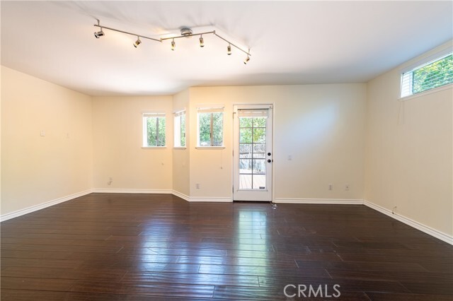 Building Photo - 8665 Valley Circle Blvd