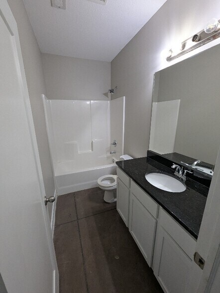Building Photo - 5502 N Edwards Cir