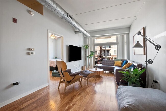 Building Photo - 647 Metropolitan Way