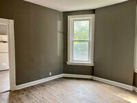 Building Photo - 823-825 Oak St