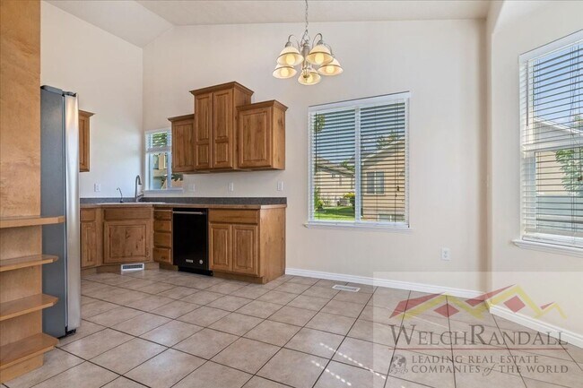 Building Photo - Spacious Residence in Taylorsville – 5 Bed...