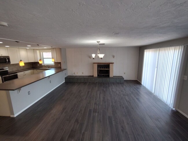 Building Photo - Coming Soon!!   Spacious 3-Bed, 3-Bath Hom...