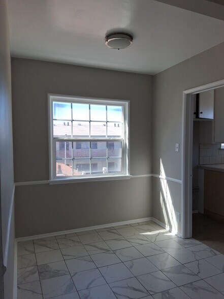 Building Photo - 1421 W 84th Pl