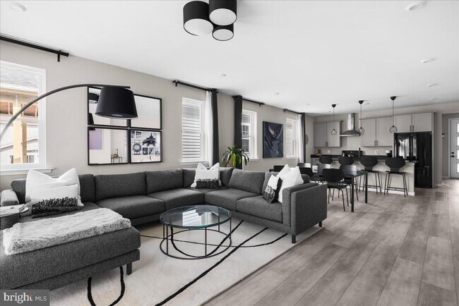 Building Photo - 154 Nevermore Dr