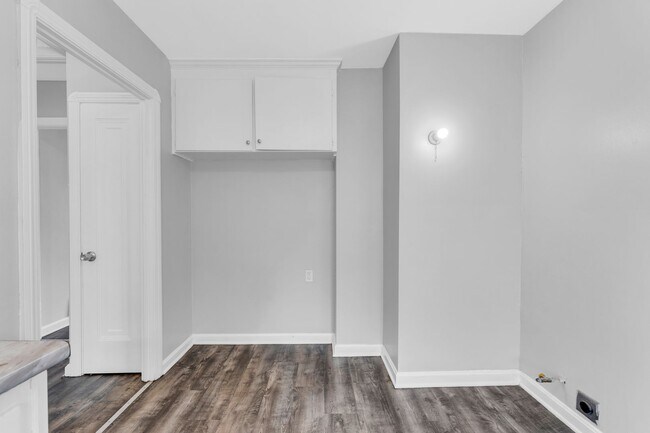 Building Photo - 3842 W. 133