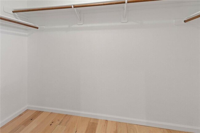 Building Photo - 2906 Greenlawn St