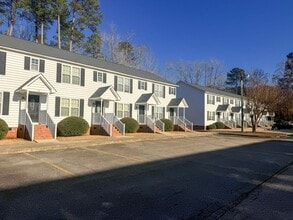 Building Photo - 111 Henley Pl