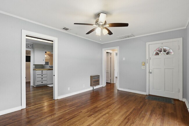 Building Photo - Great in Granbury