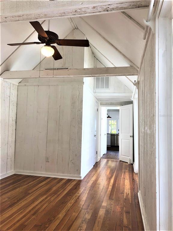 Building Photo - 835 Victoria Dr