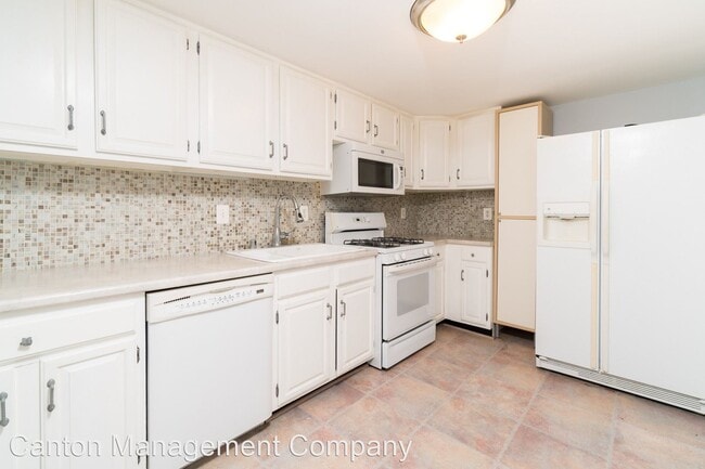 Building Photo - 3 br, 1.5 bath House - 1826 E. Lombard St.