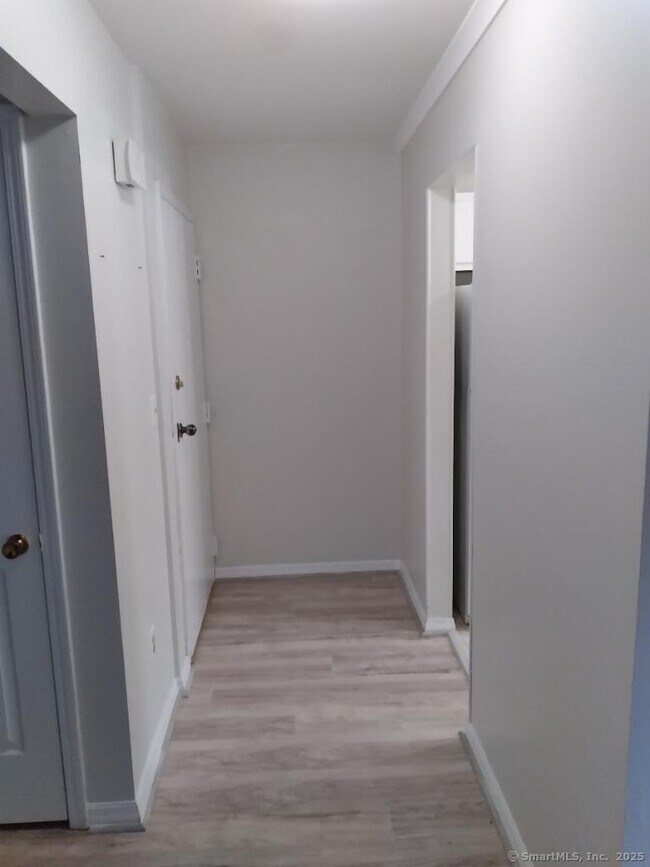 Building Photo - 16 Southwind Ln
