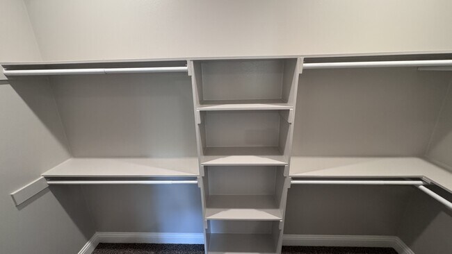 Building Photo - 117 Hessed St