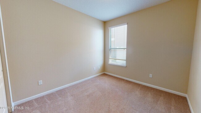 Building Photo - 15858 Lexington Park Blvd