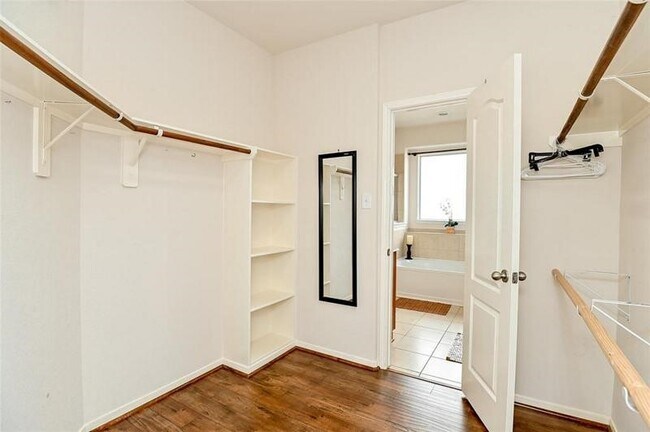 Building Photo - 510 Stream Mill Ln