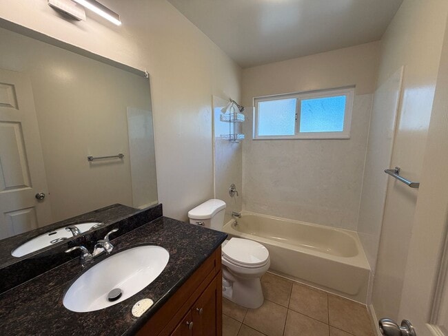 Building Photo - 1817 Foxworthy Ave