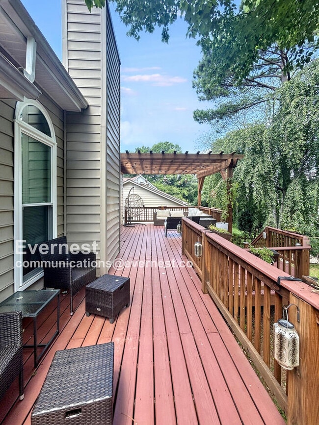 Building Photo - 160 Foxtail Dr
