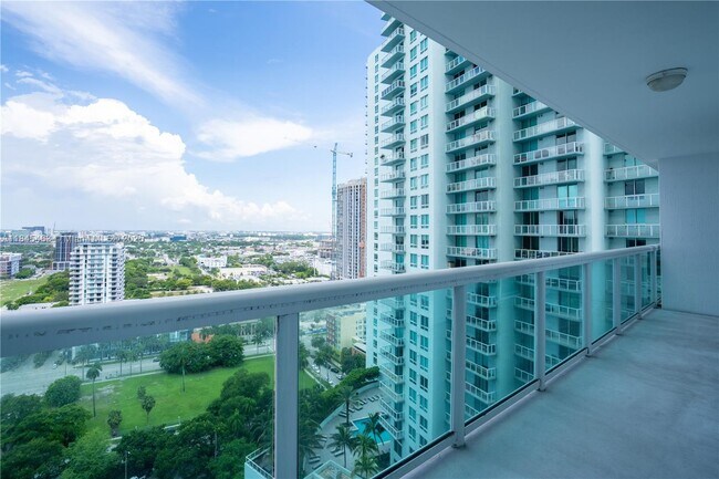 Building Photo - 1800 N Bayshore Dr