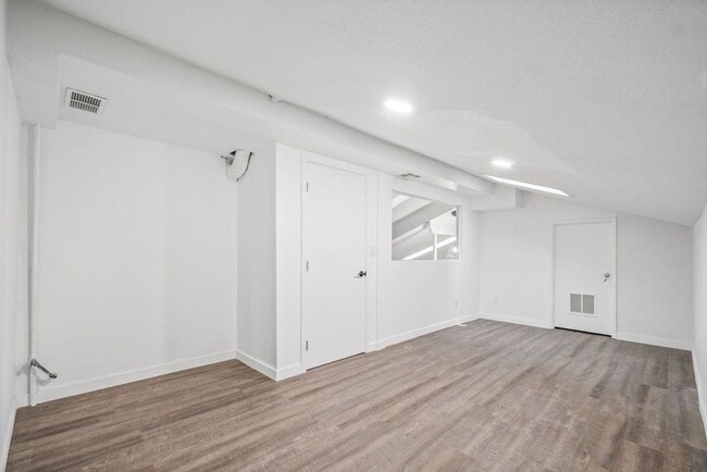 Building Photo - Coming Soon La Jolla UTC Renovated 3 bd /2 ba Townhome with Garage, Private Patio, + more!