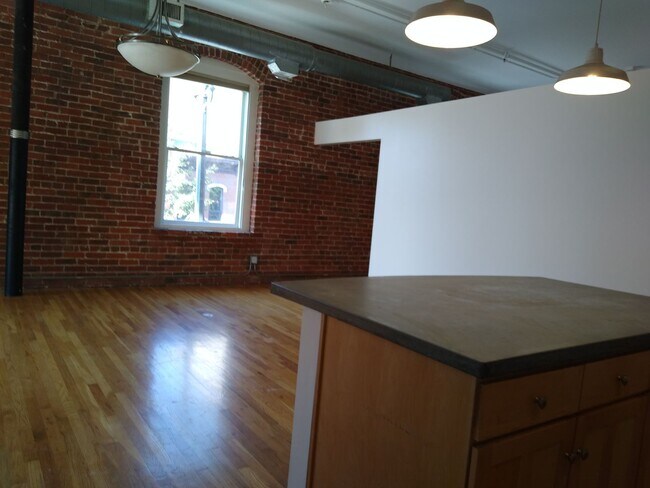 Building Photo - Loft Living At It's Finest In LODO!